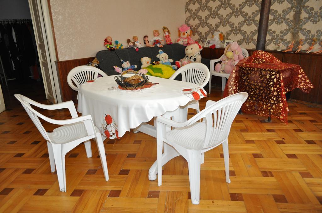 Guest House Cico Telavi Exterior photo