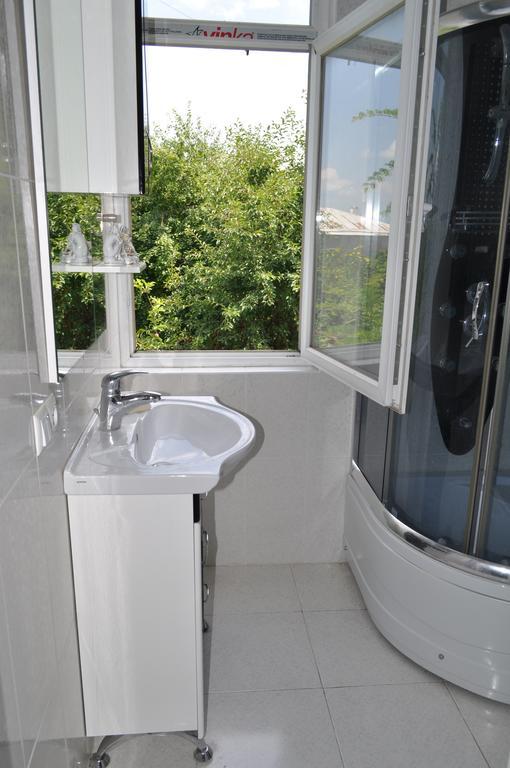 Guest House Cico Telavi Exterior photo